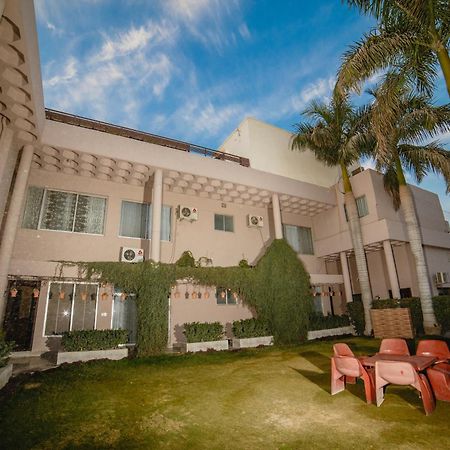 ホテル Vip House ペシャワール エクステリア 写真